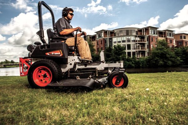 Bobcat ZT3500 Series Zero Turn Lawn Mowers - Image 2